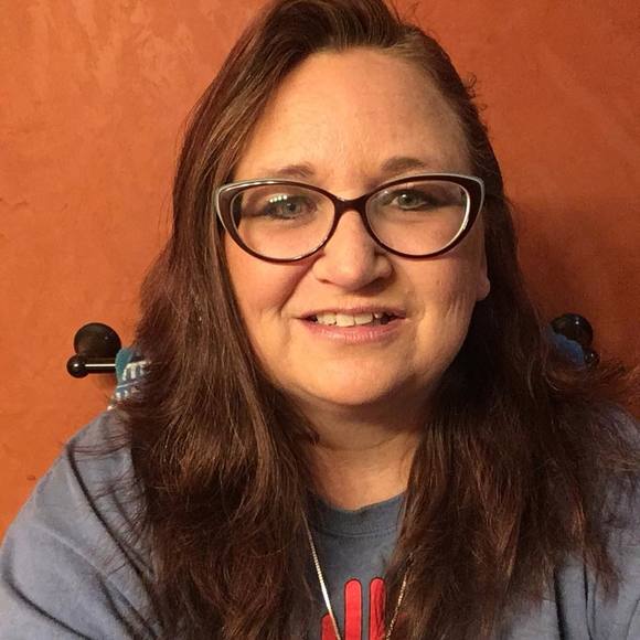 Meet your Posher, Lisa - Picture 1 of 1